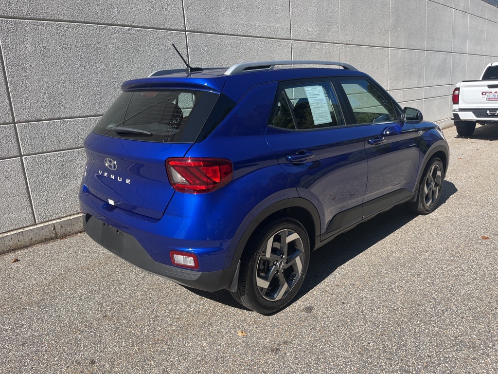 2025 Hyundai Venue SEL photo 4