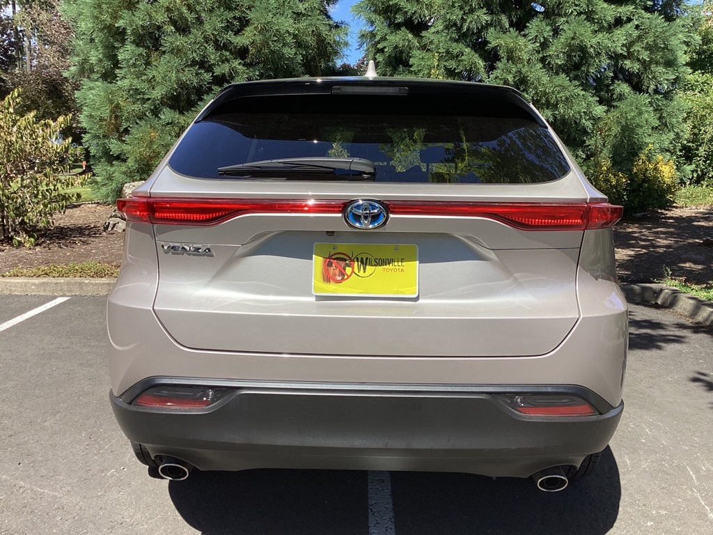 2023 Toyota Venza LE photo 16