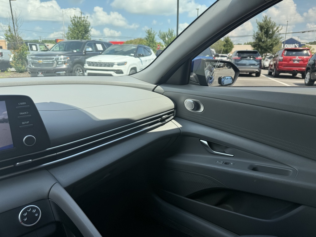 2022 Hyundai Elantra SE photo 20