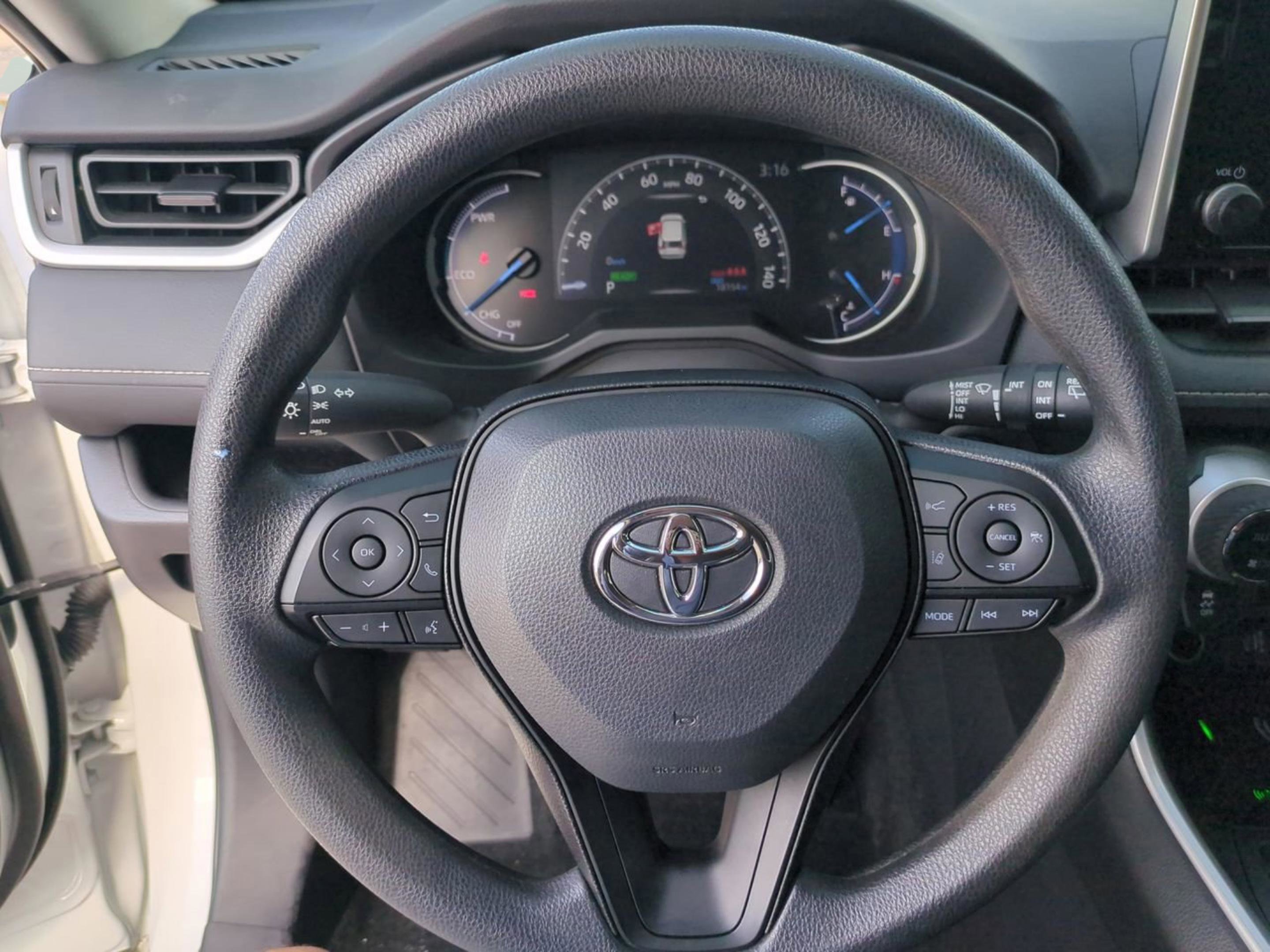 2024 Toyota RAV4 XLE photo 27