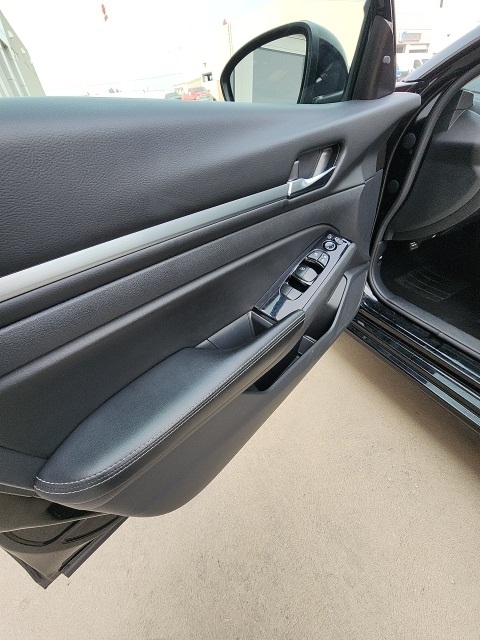 2023 Nissan Altima 2.5 SV photo 13