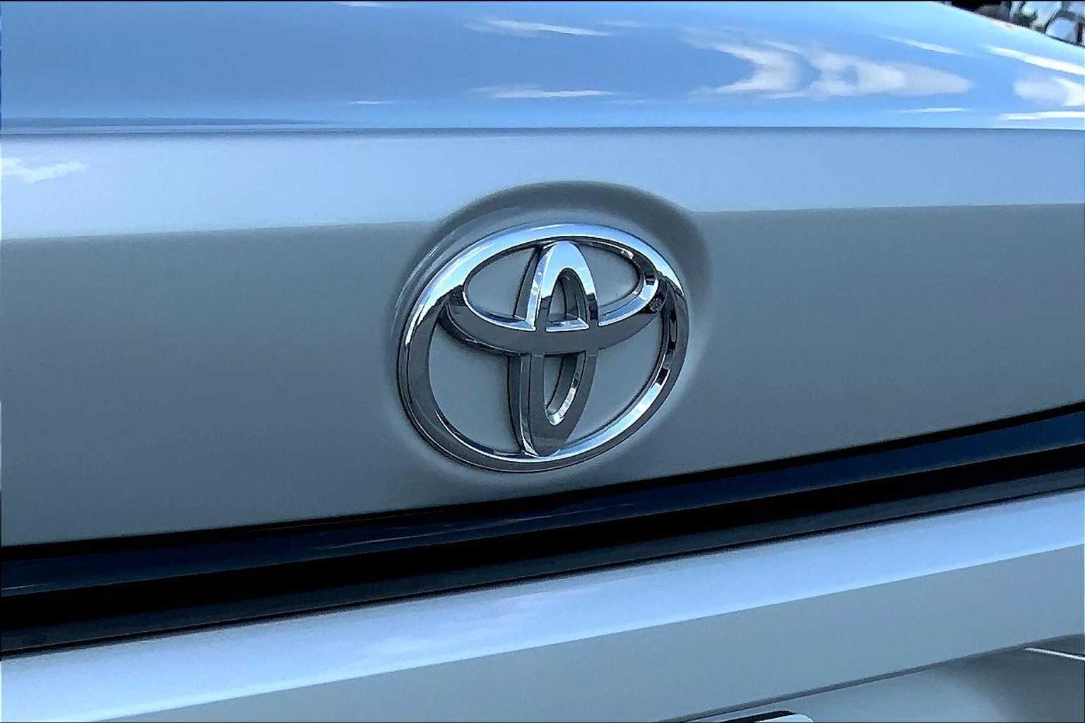 2024 Toyota Corolla LE photo 9