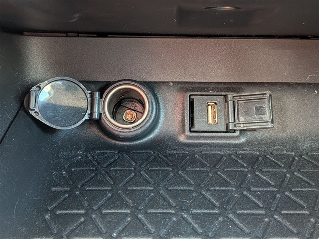 2021 Toyota RAV4 LE photo 18