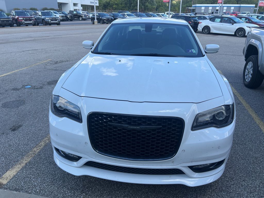 2023 Chrysler 300 Touring L photo 2