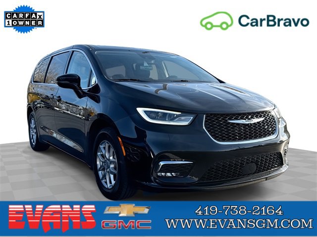 2024 Chrysler Pacifica Touring L's photo