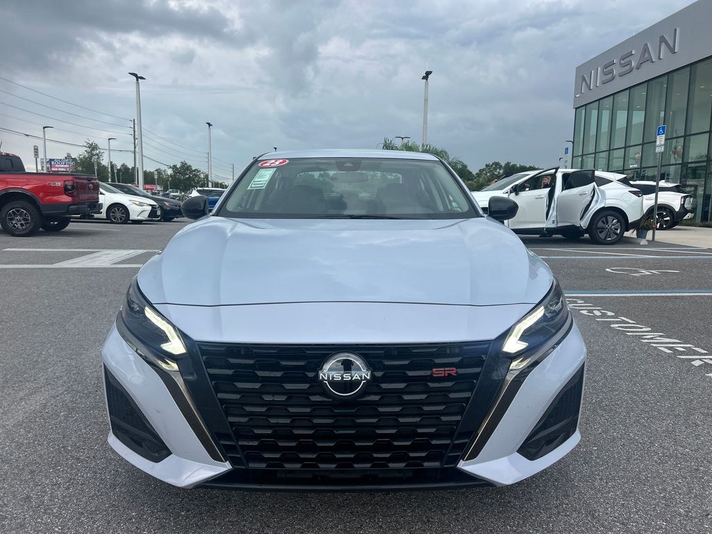 2023 Nissan Altima 2.5 SR photo 2