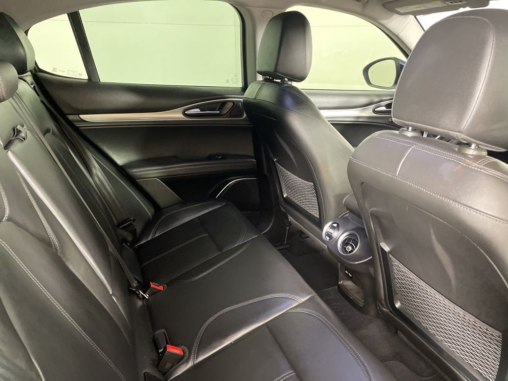 2018 Alfa Romeo Stelvio Base photo 17