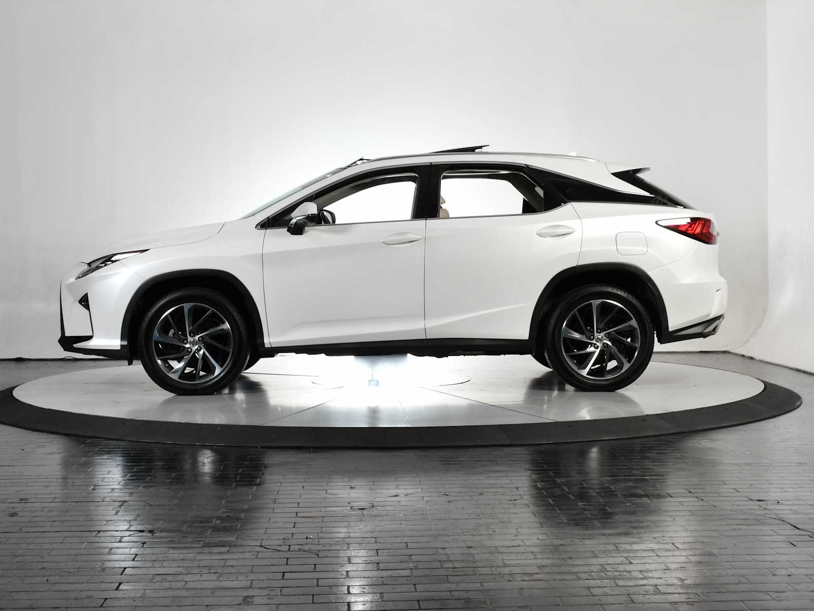 2017 Lexus RX photo 2