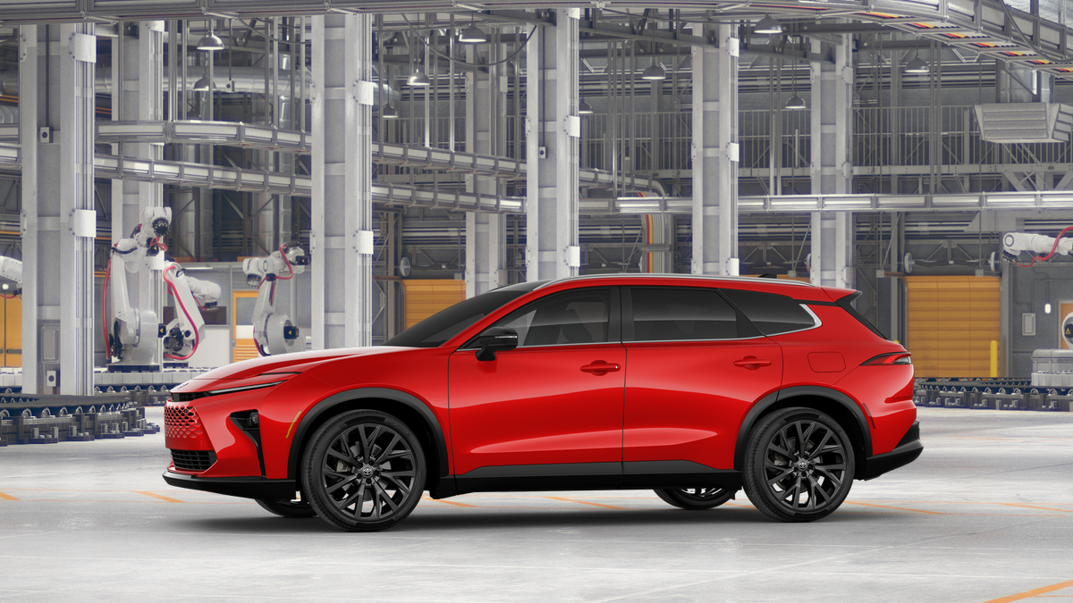 2025 Toyota Crown Signia Limited photo 3