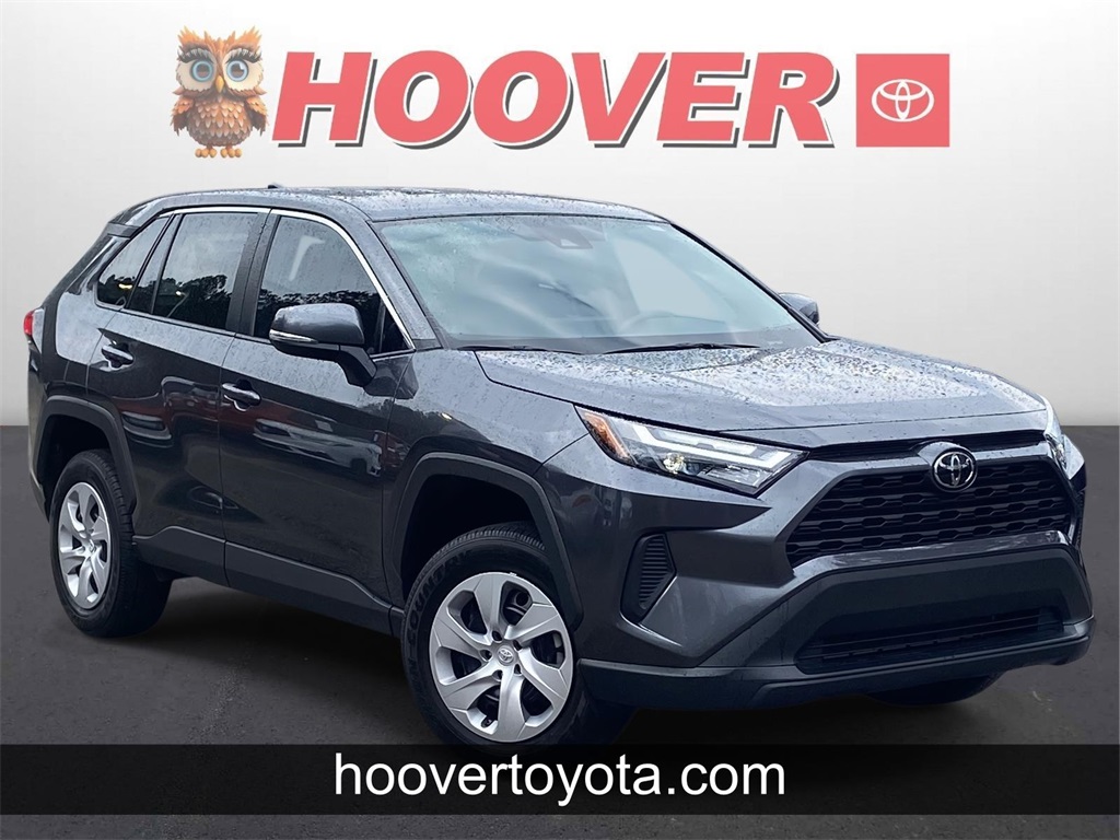 2025 Toyota RAV4 LE's photo