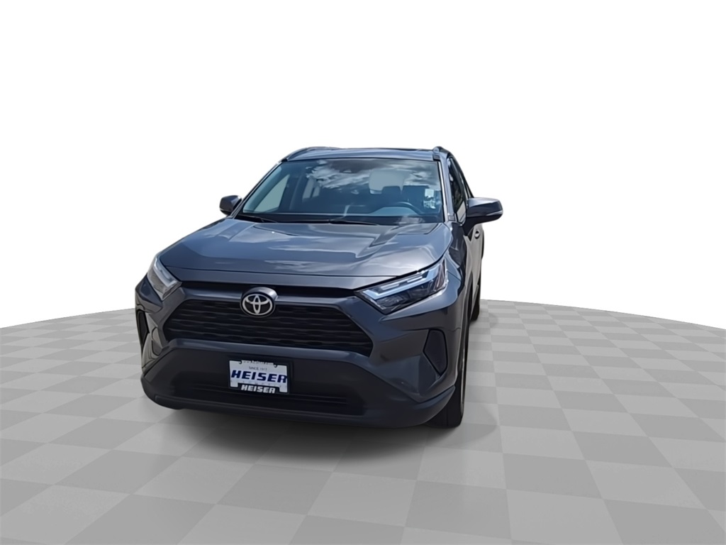 2022 Toyota RAV4 XLE photo 3