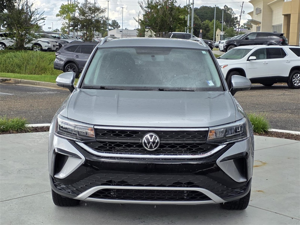 2022 Volkswagen Taos SE photo 2