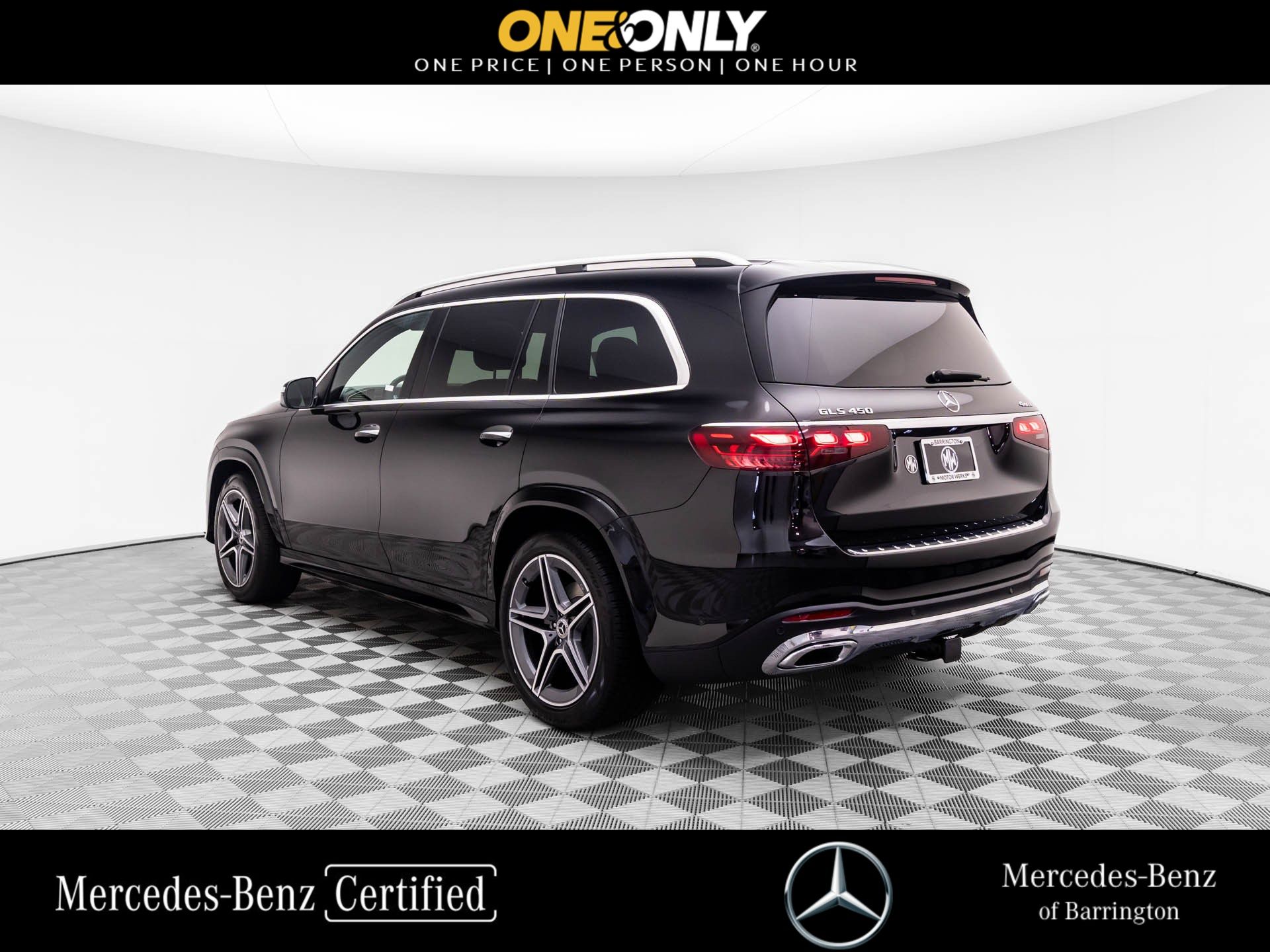 2025 Mercedes Benz GLS 450 4MATIC photo 3