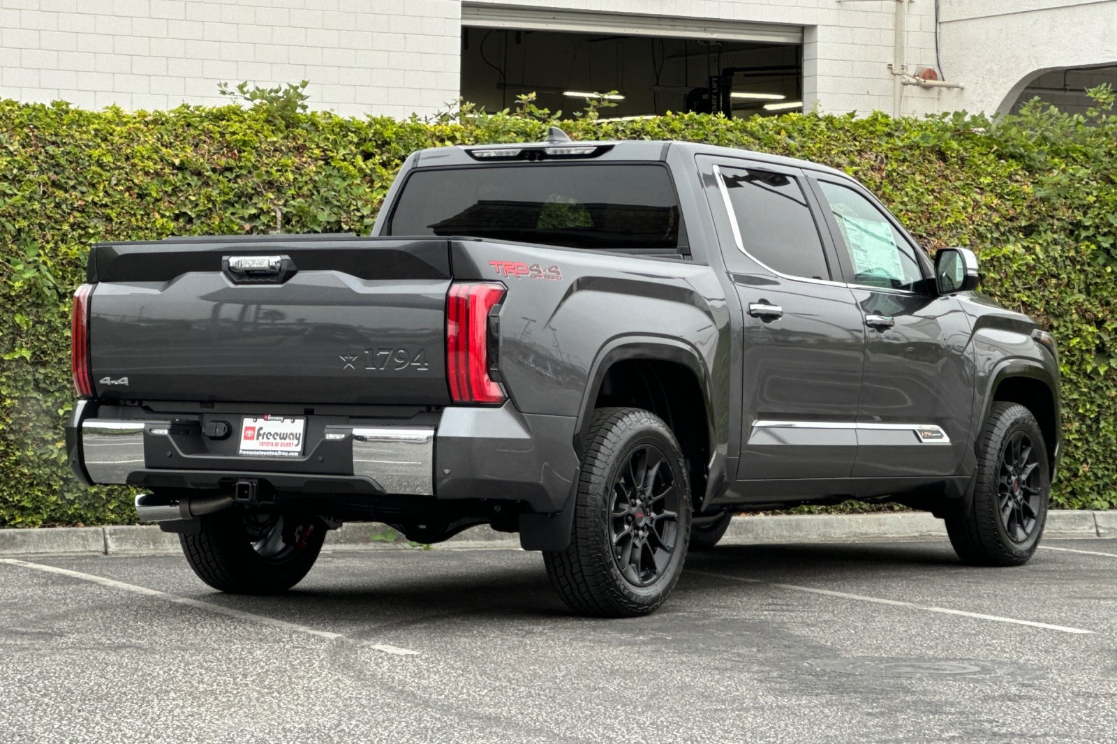 2025 Toyota Tundra 1794 Edition CrewMax photo 4