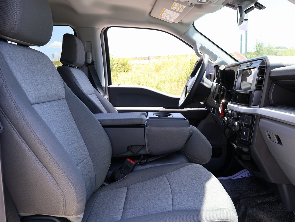 2025 Ford F-250 XL photo 8