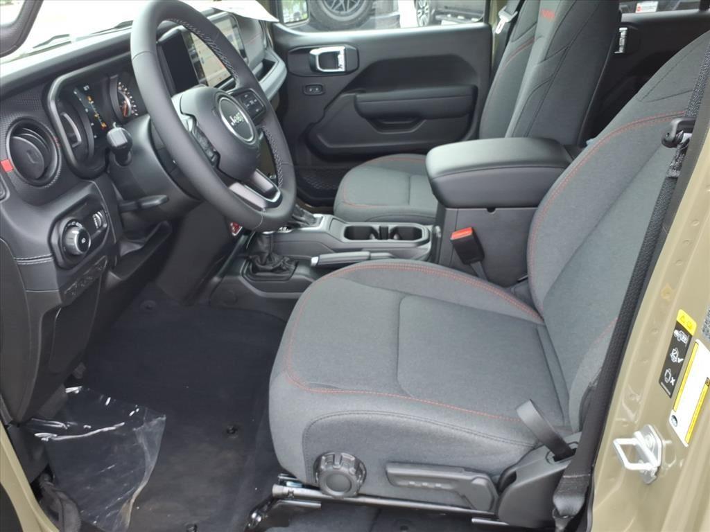 2025 Jeep Wrangler Rubicon photo 3