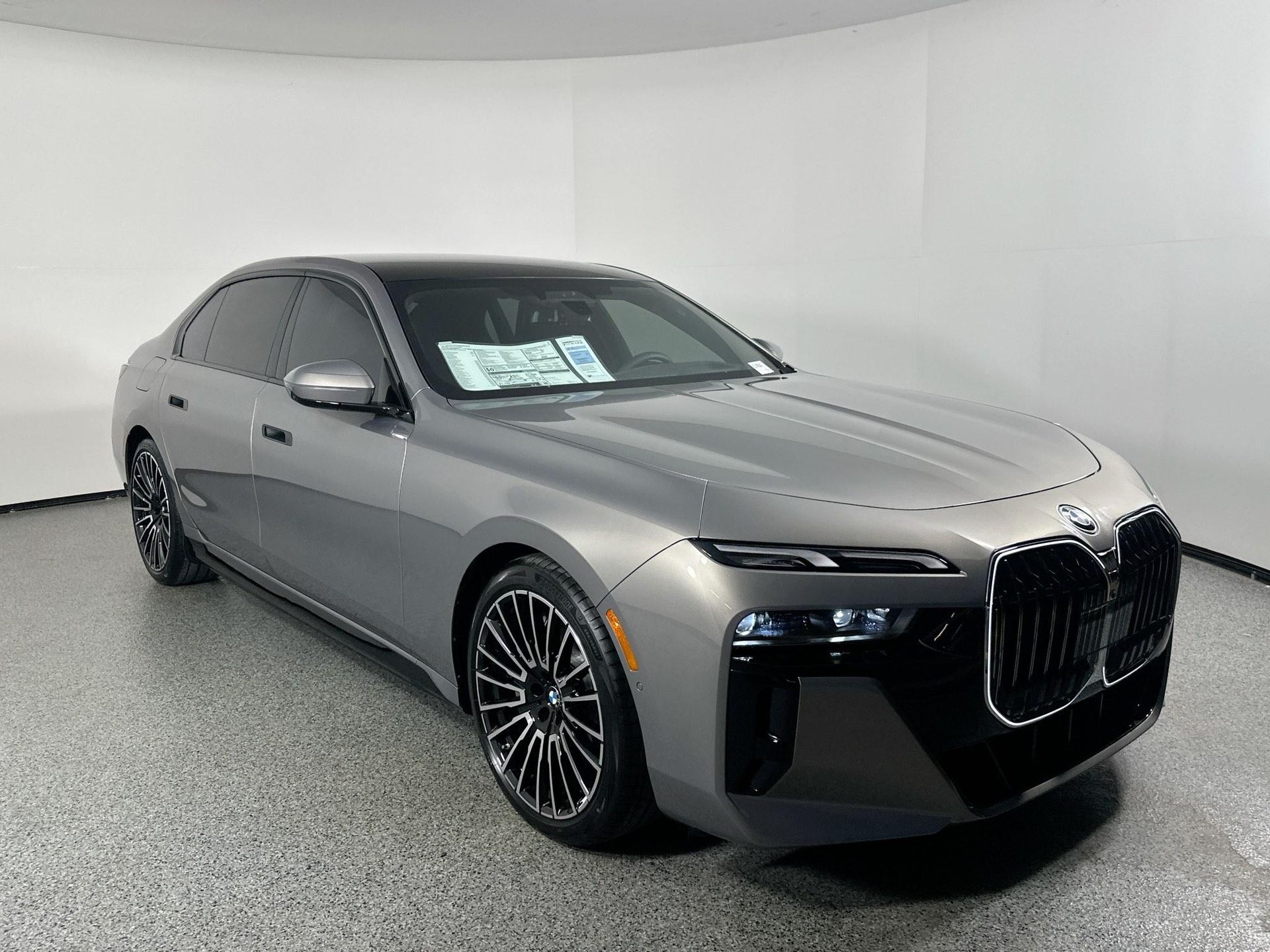 2025 Bmw 750e photo 3