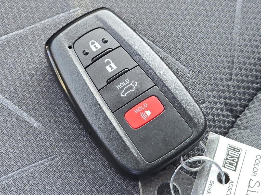 2025 Toyota RAV4 XLE photo 34