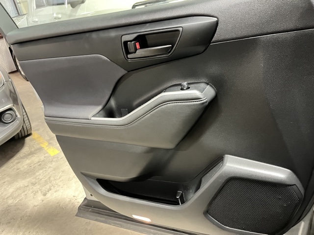 2024 Toyota Highlander LE photo 19