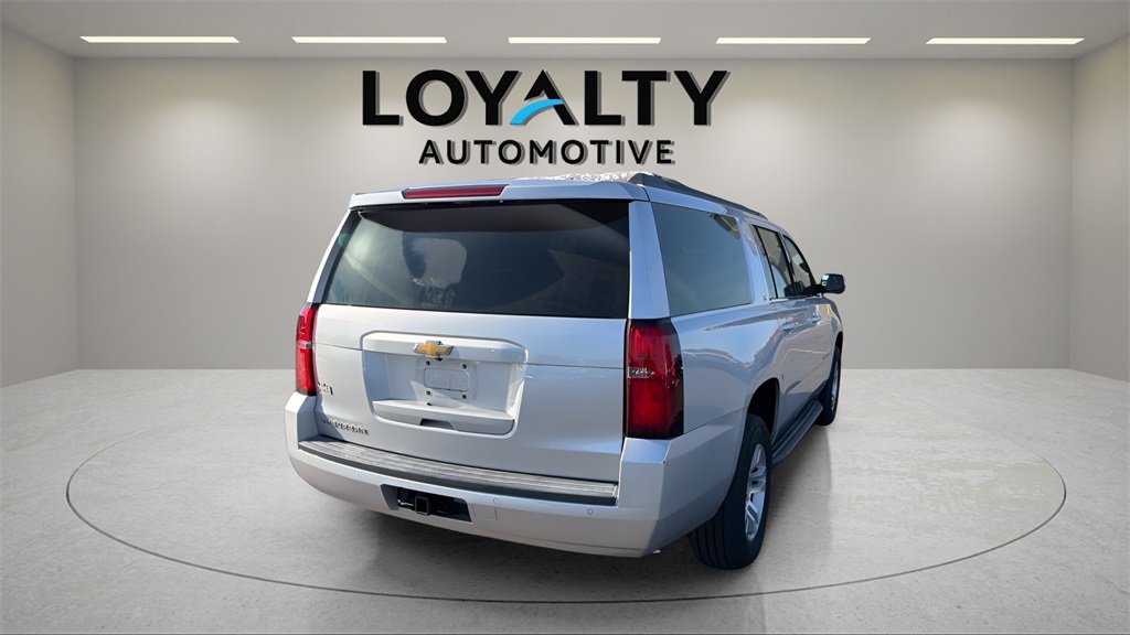 2019 Chevrolet Suburban LT photo 4