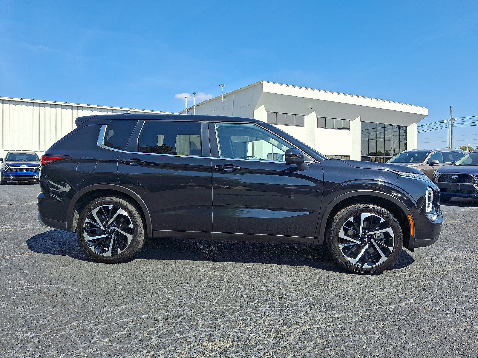 2024 Mitsubishi Outlander SE photo 7
