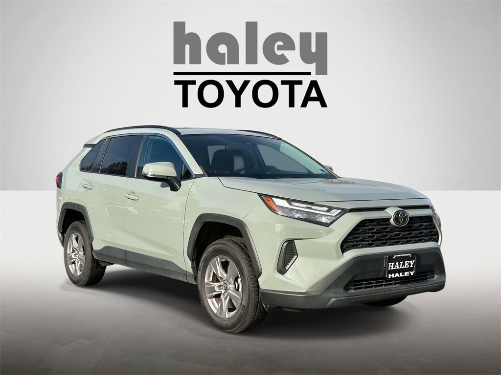 2023 Toyota RAV4 XLE's photo