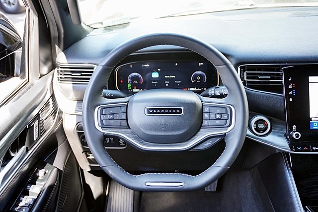 2023 Jeep Wagoneer L Series II photo 19