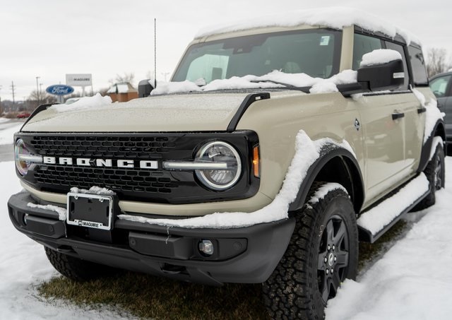 2025 Ford Bronco 4-Door Outer Banks's photo