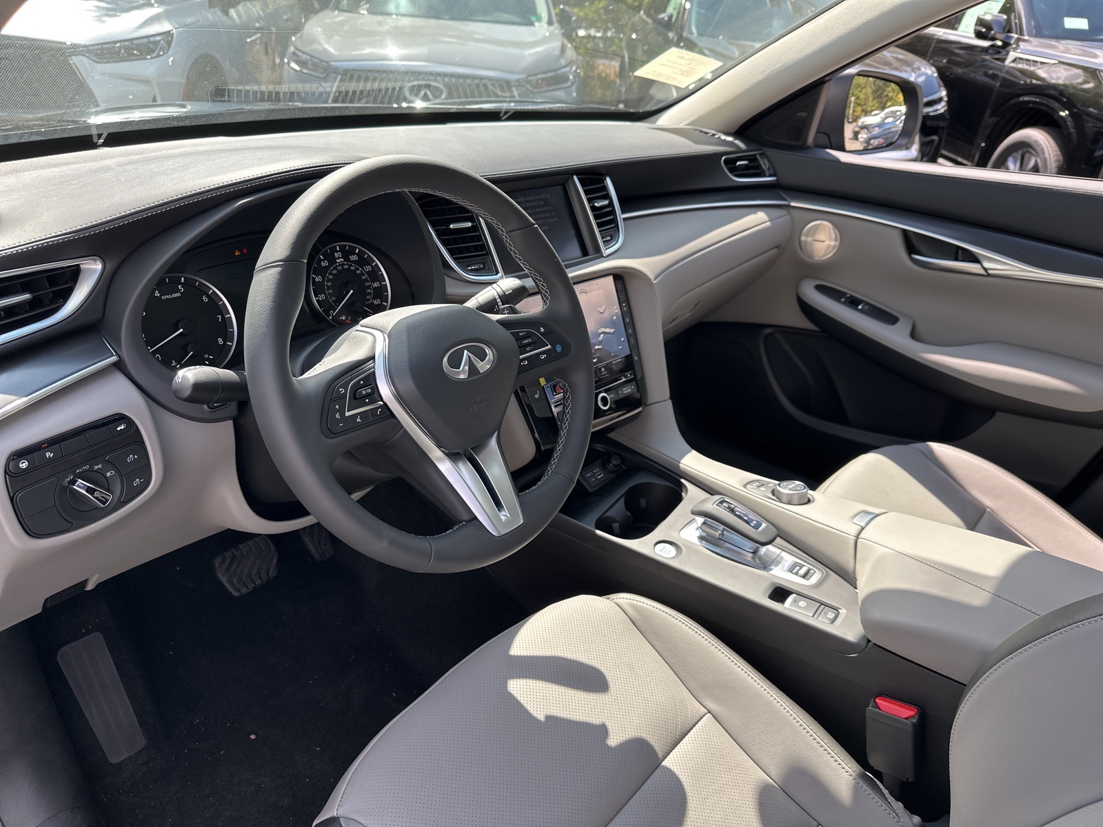 2025 Infiniti QX50 Luxe AWD photo 12