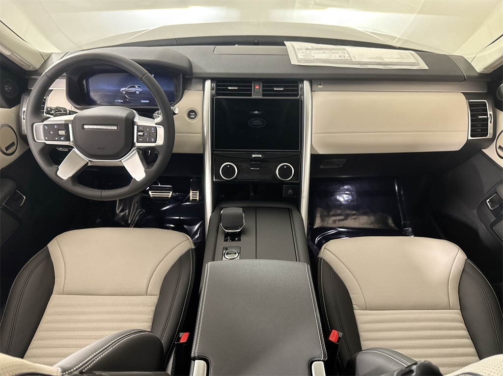 2025 Land Rover Discovery SE photo 17