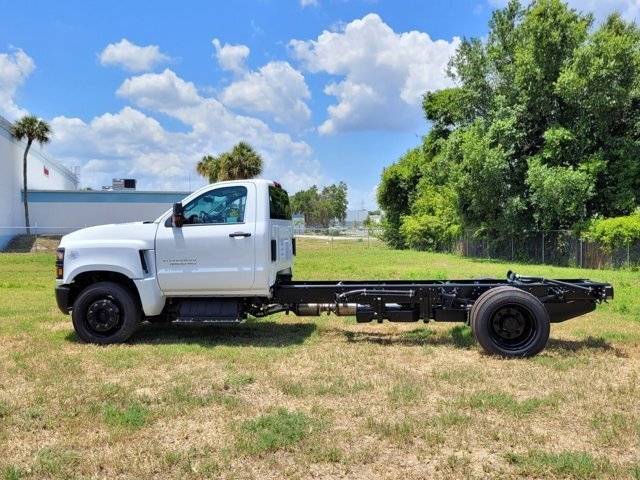 2024 Chevrolet Silverado 4500HD Work Truck photo 3
