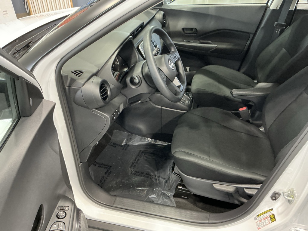 2024 Nissan Kicks S photo 3