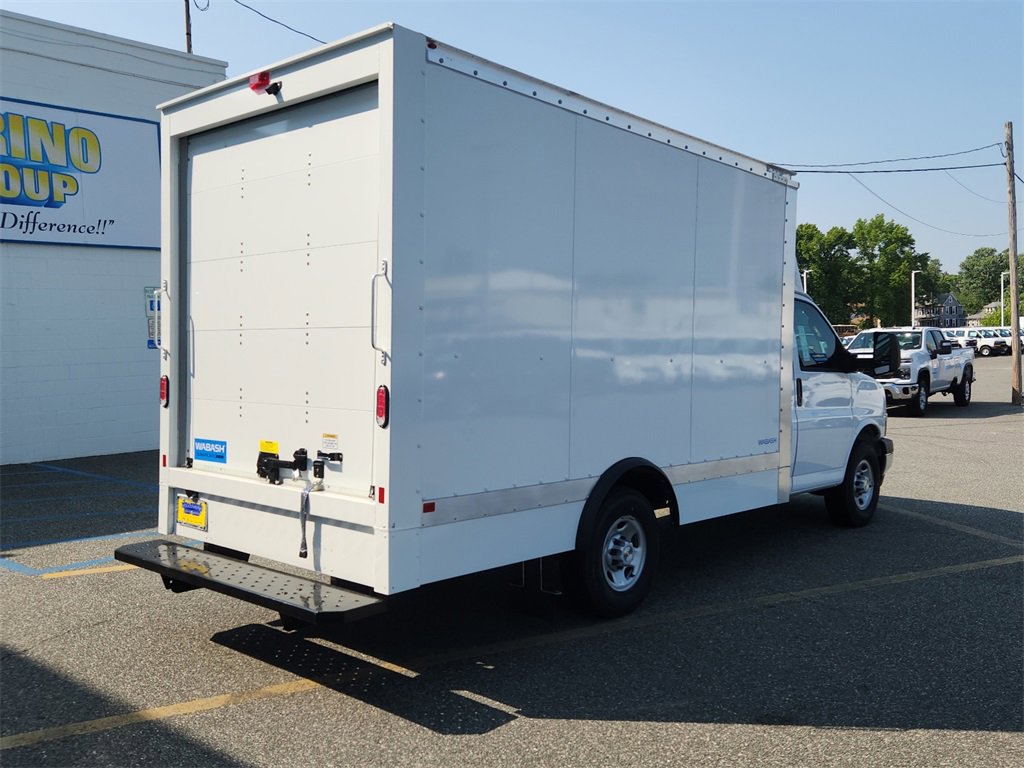 2025 Chevrolet Express Cutaway 3500 photo 4