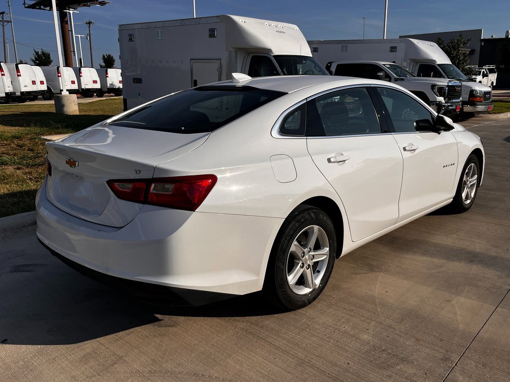 2023 Chevrolet Malibu 1LT photo 2