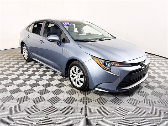 2025 Toyota Corolla LE's photo
