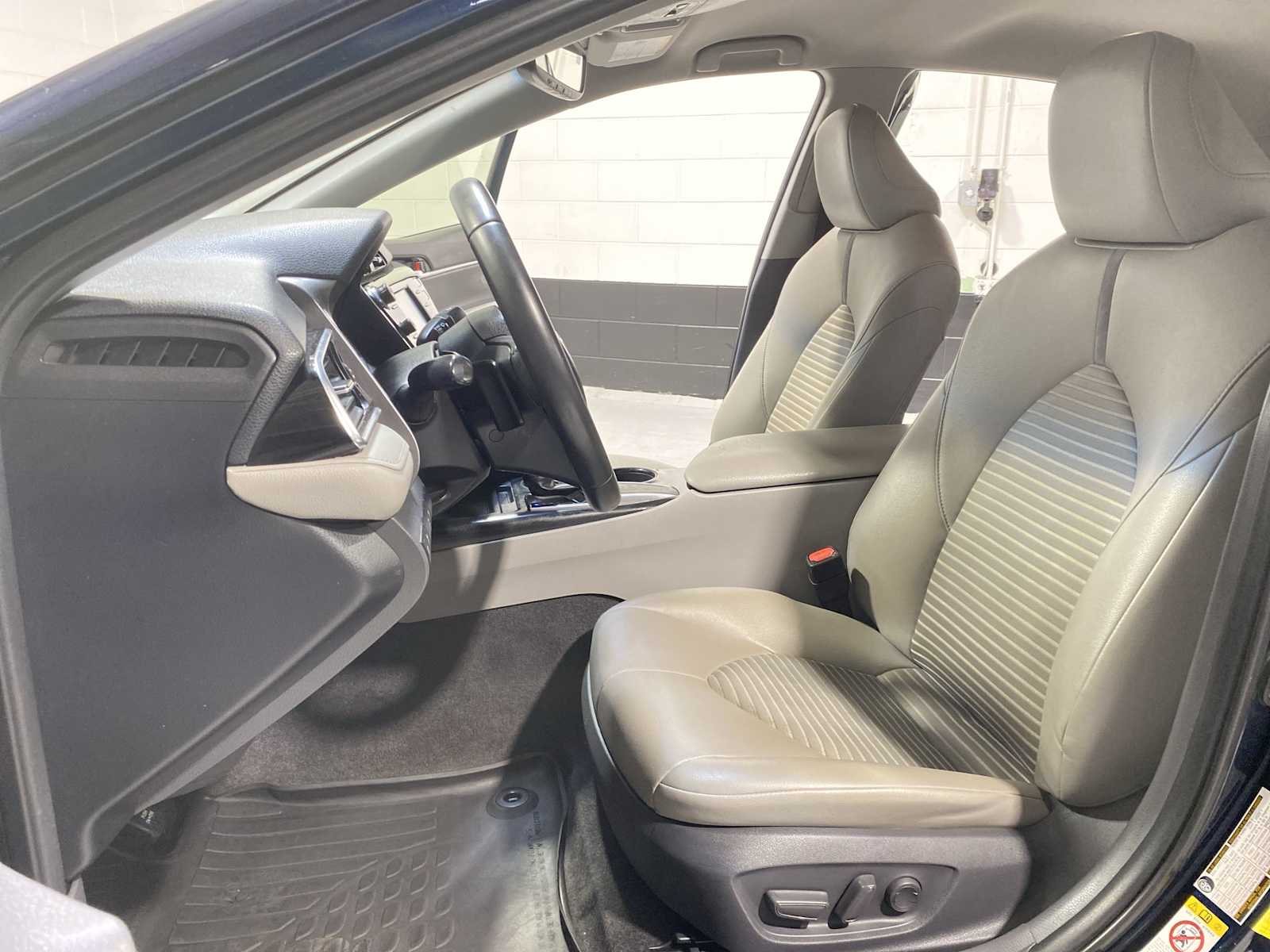 2018 Toyota Camry SE photo 11
