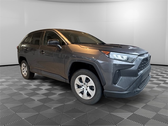 2022 Toyota RAV4 LE's photo