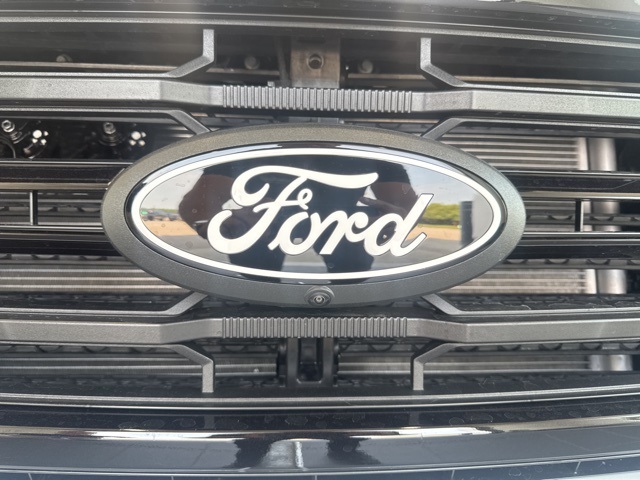 2025 Ford F-150 XLT photo 2