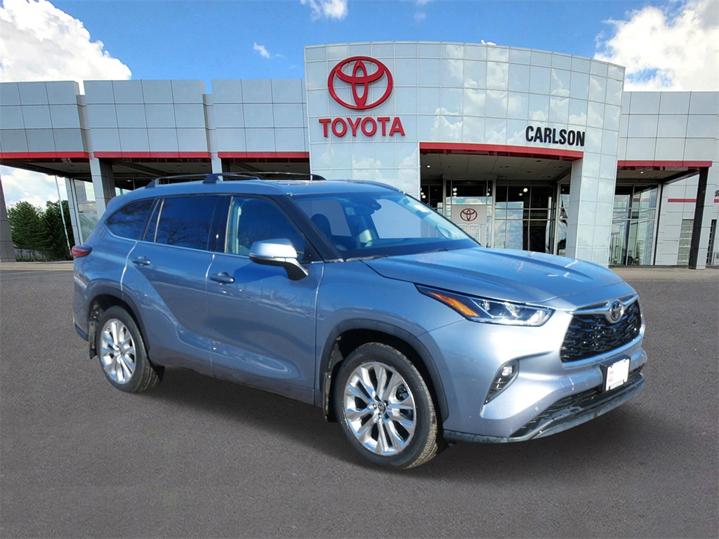 Certified 2022 Toyota Highlander Limited with VIN 5TDDZRBH1NS213882 for sale in Minneapolis, Minnesota