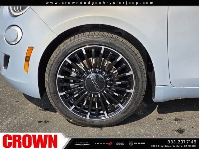 2025 Fiat 500e La Prima photo 10