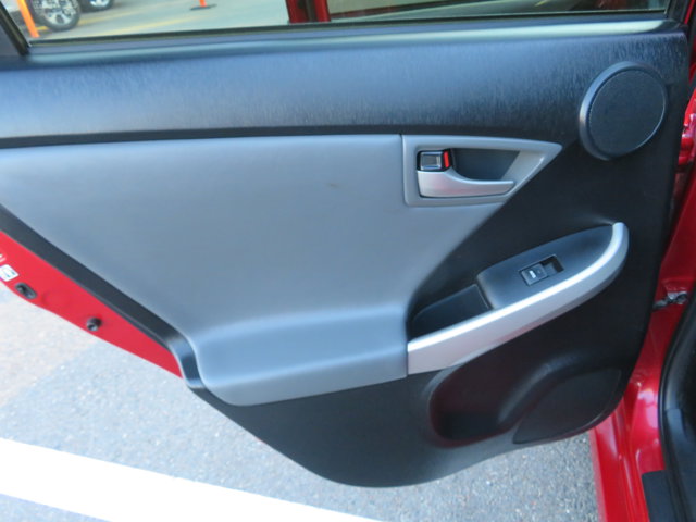 2015 Toyota Prius Four photo 15
