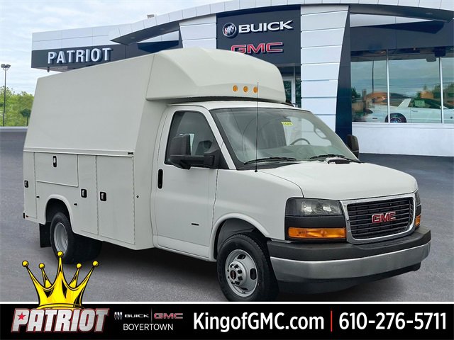 2025 GMC Savana Cutaway Work Van's photo