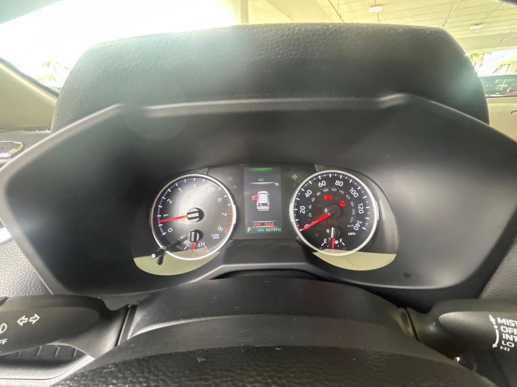 2021 Toyota RAV4 XLE photo 32