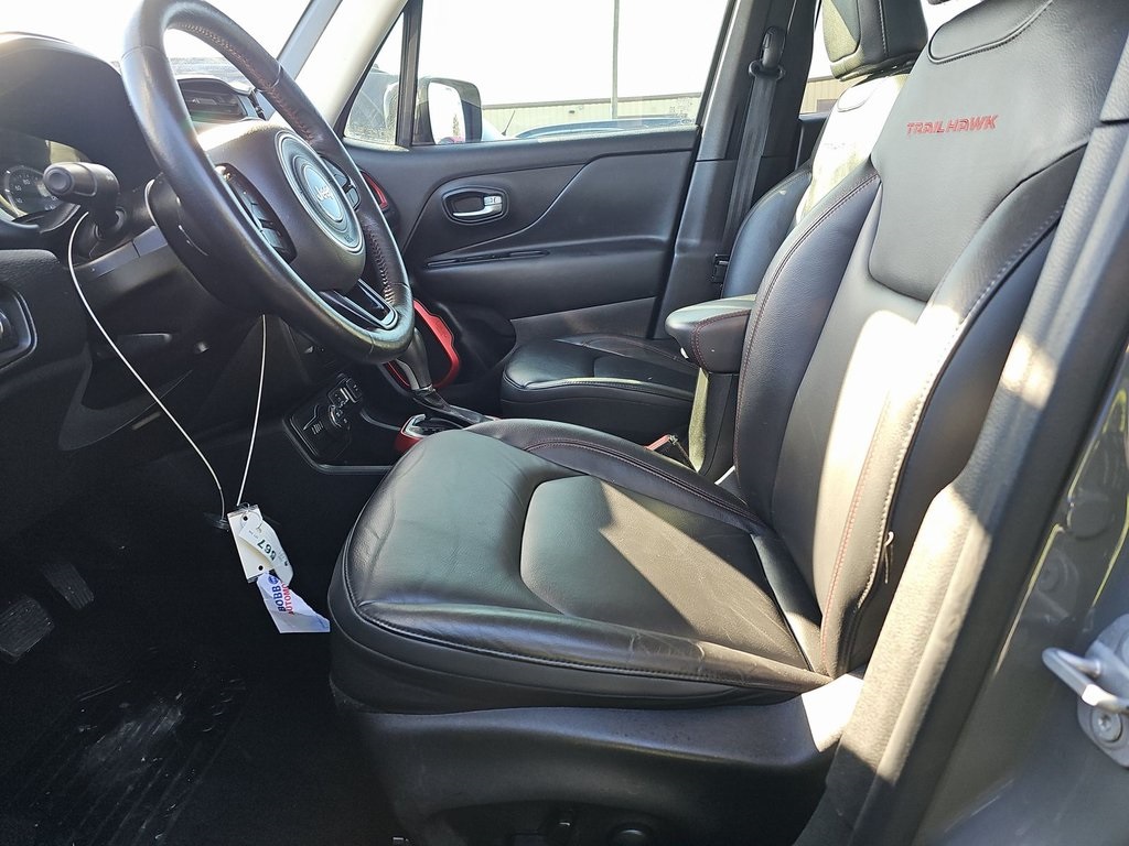 2022 Jeep Renegade Trailhawk photo 2