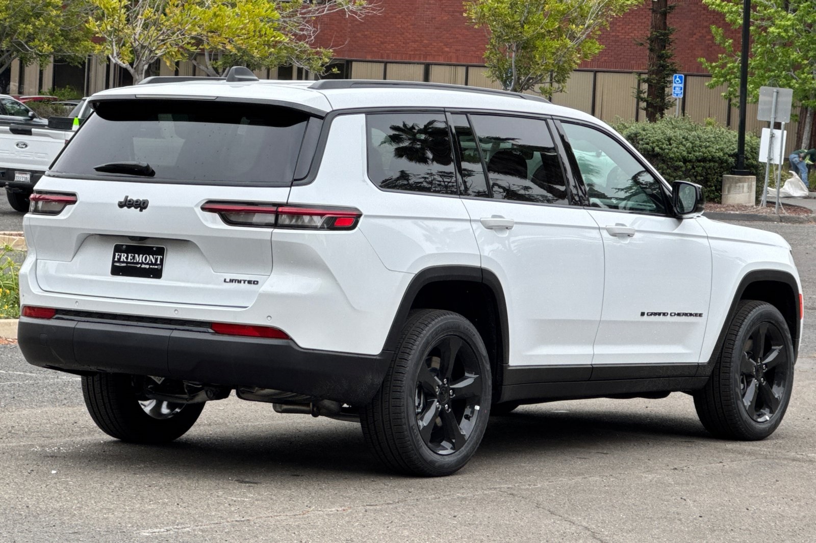 2025 Jeep Grand Cherokee Limited photo 3