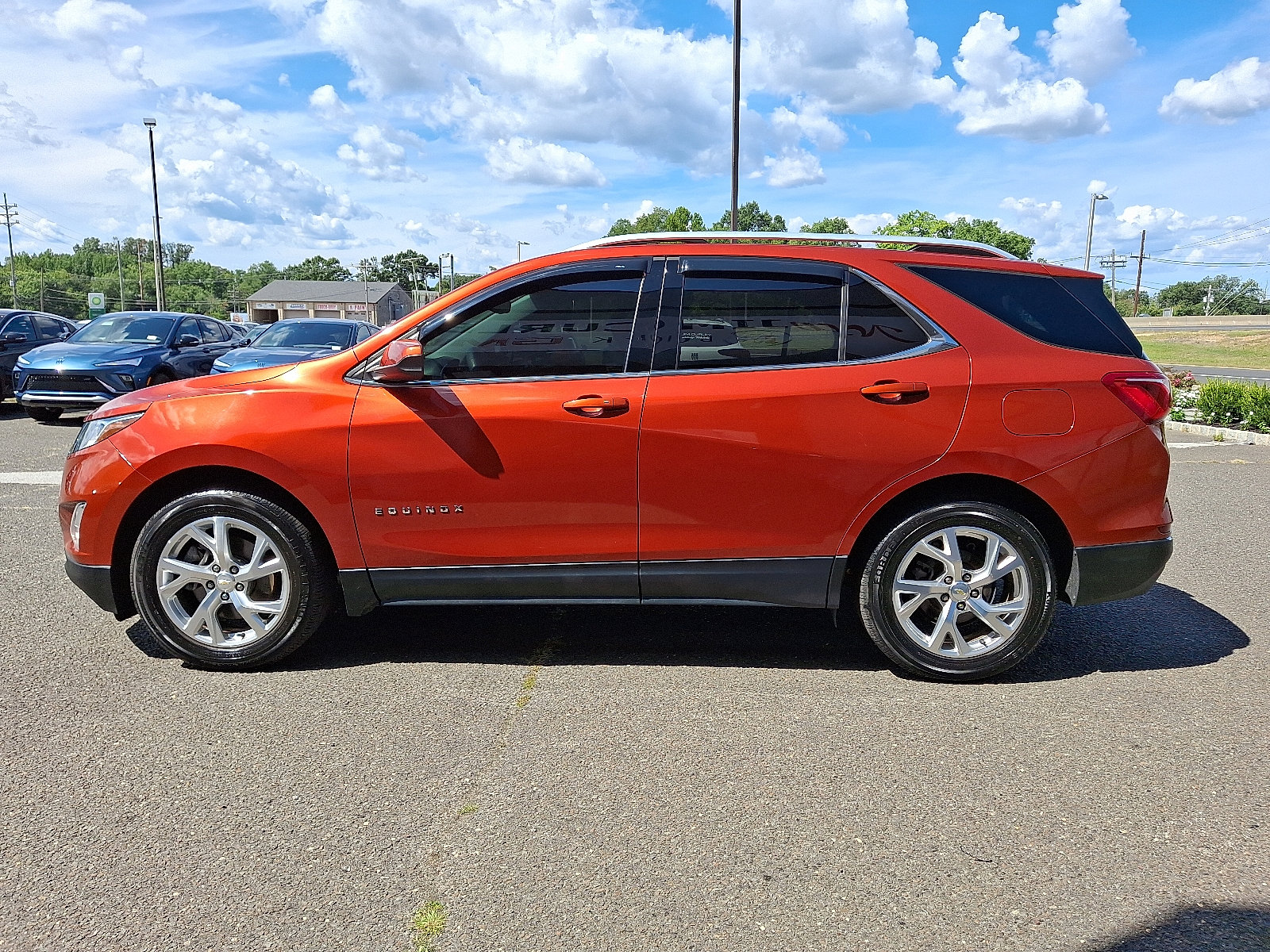 2020 Chevrolet Equinox LT photo 2