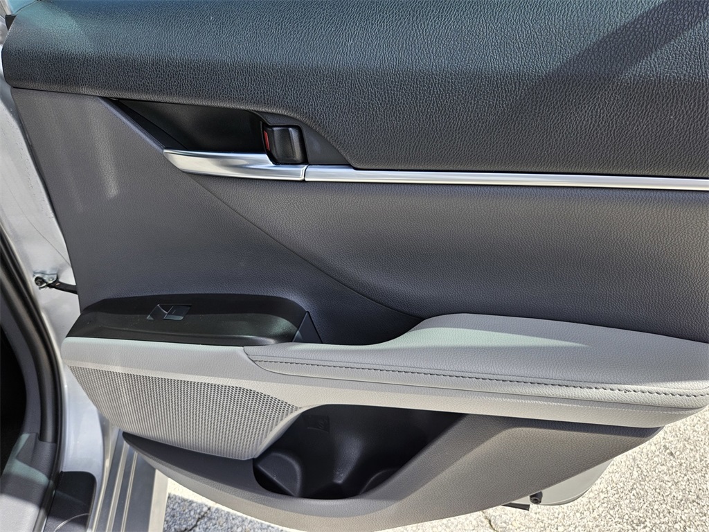 2022 Toyota Camry XLE photo 29