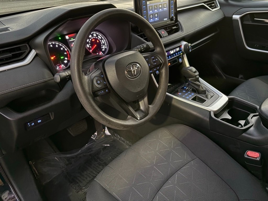 2021 Toyota RAV4 XLE photo 16