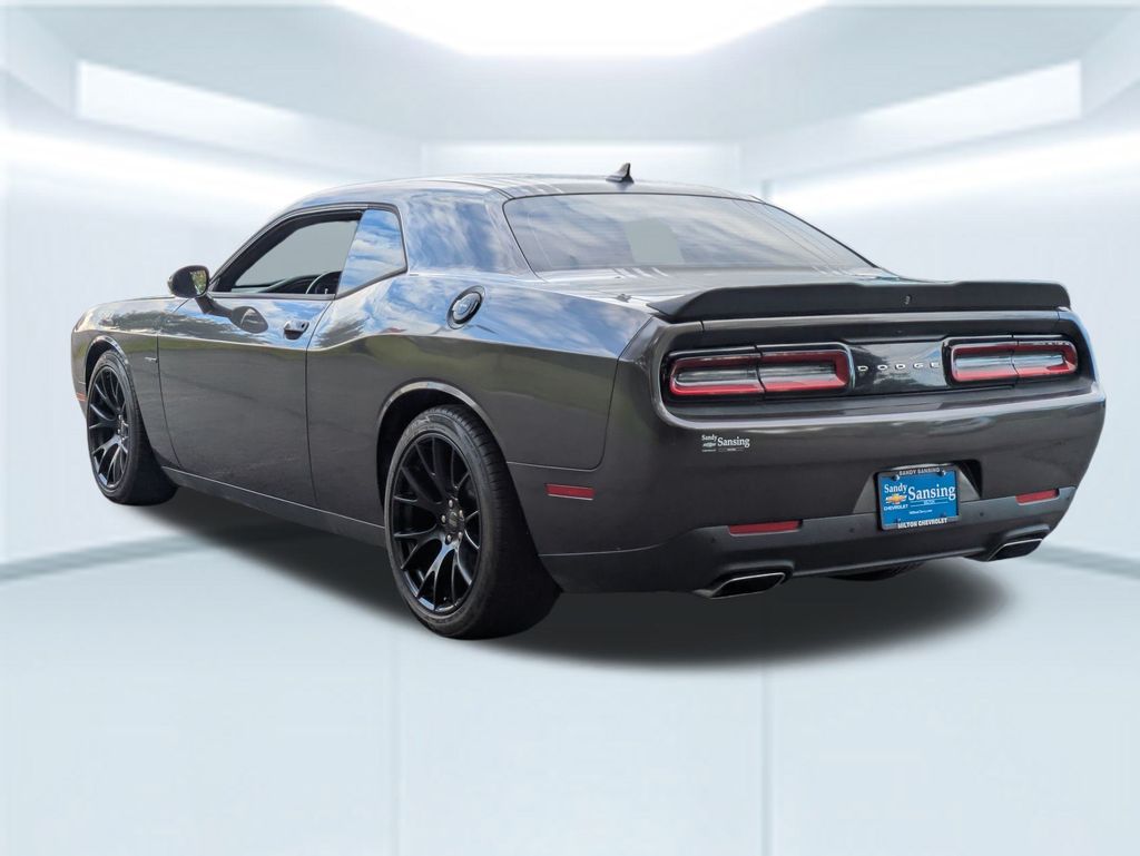 2016 Dodge Challenger SXT Plus photo 3
