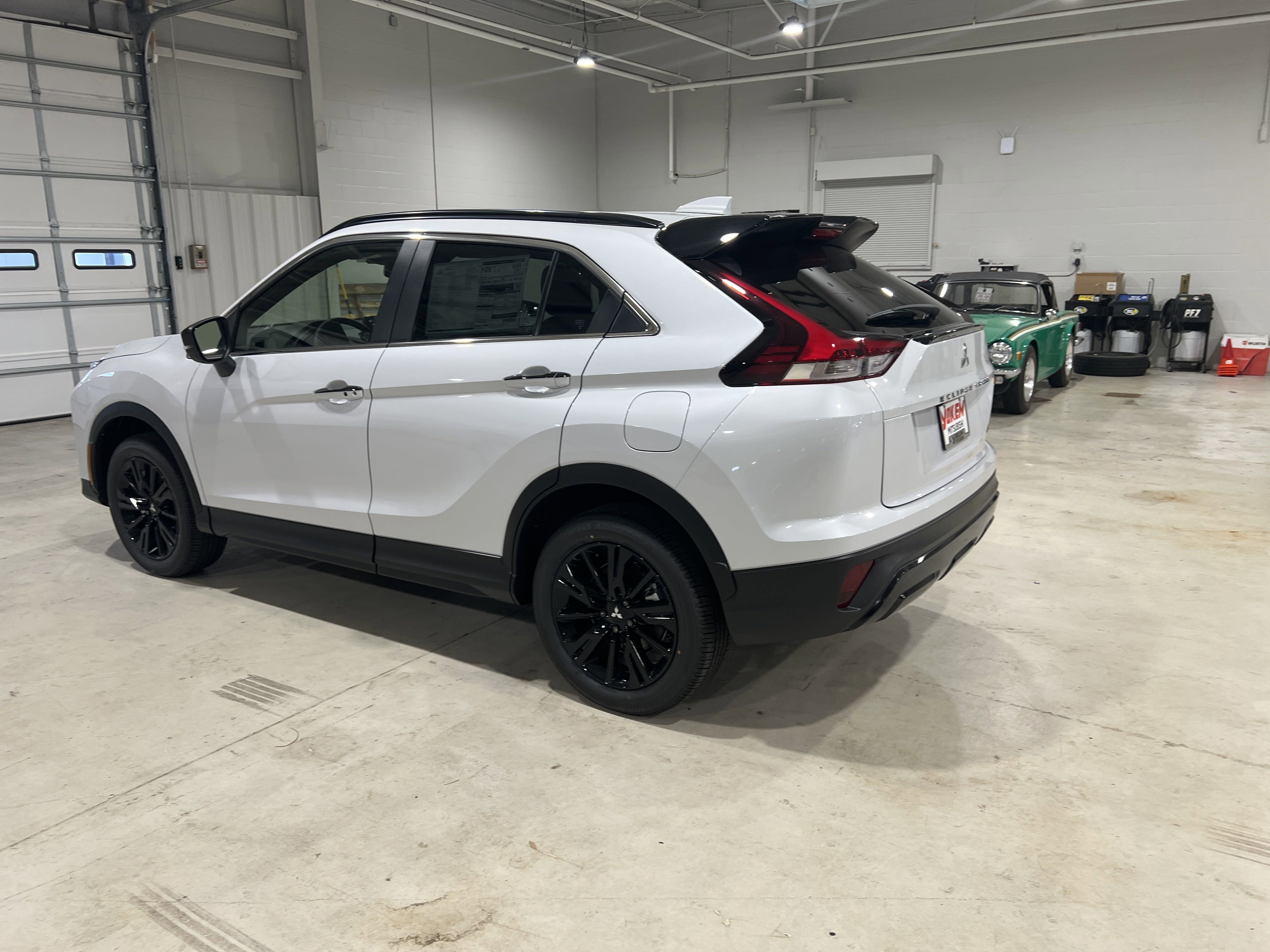2025 Mitsubishi Eclipse Cross SEL photo 3